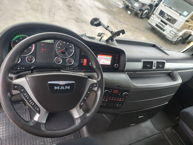 Truck for transportation of food MAN TGX 35.440 Silo Euro 6 8x4 Lift+Lenk Klima (5): picture 17