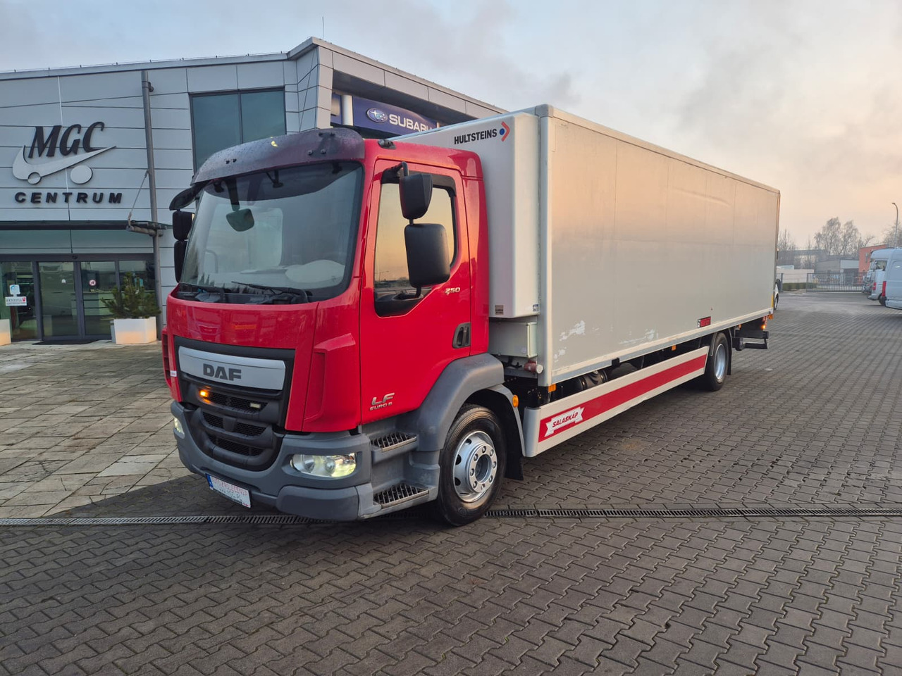 DAF LF 250 LF250I / 1 Owner / Hulsteins / Super Condition - Refrigerator truck: picture 2 DAF LF 250 LF250I / 1 Owner / Hulsteins / Super Condition - Refrigerator truck: picture 2