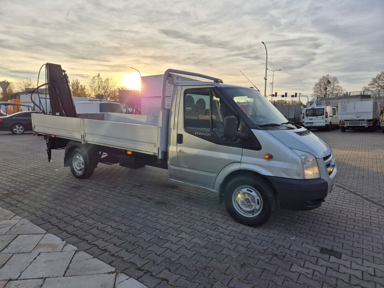 Ford Transit 350 2.4 TDCi / HDS Hiab / 1 Owner / Serviced - Flatbed van: picture 5 Ford Transit 350 2.4 TDCi / HDS Hiab / 1 Owner / Serviced - Flatbed van: picture 5