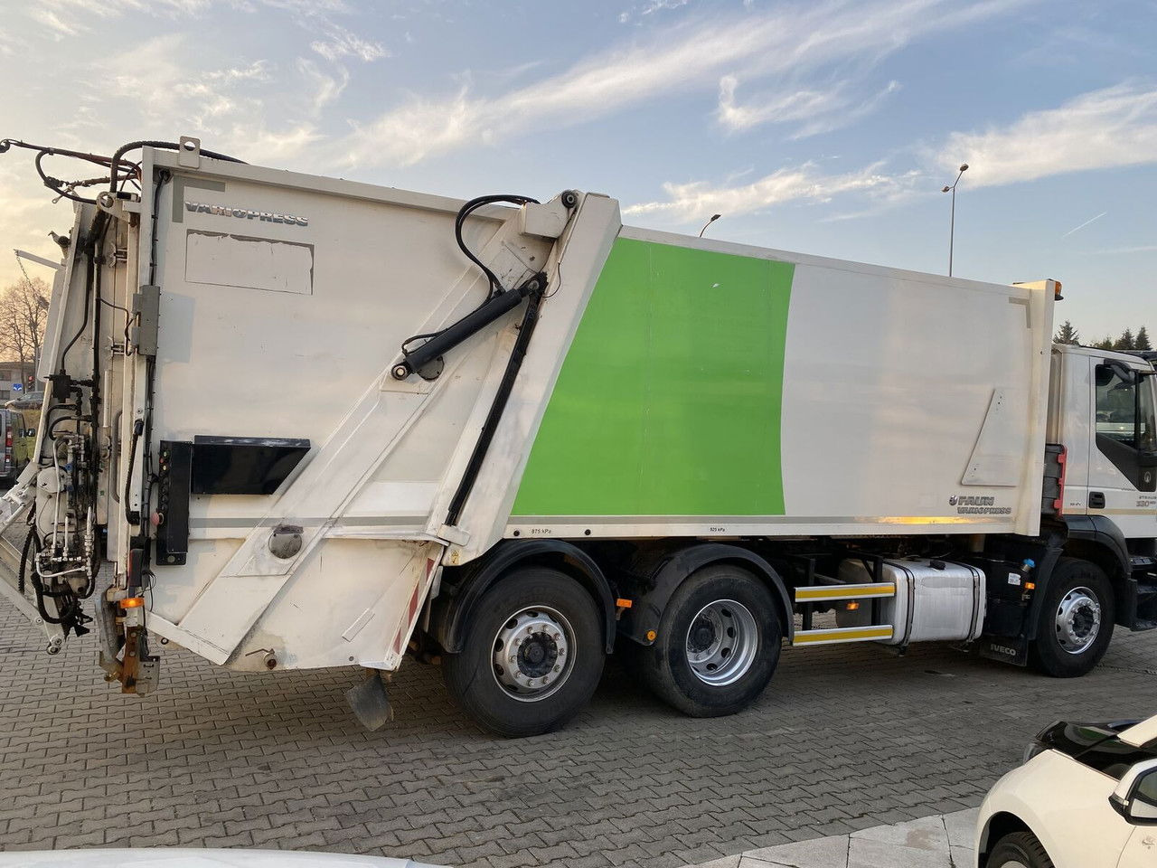 IVECO Stralis 330 EEV / NO Rust / Works Great / 1 Owner - Garbage truck: picture 2 IVECO Stralis 330 EEV / NO Rust / Works Great / 1 Owner - Garbage truck: picture 2