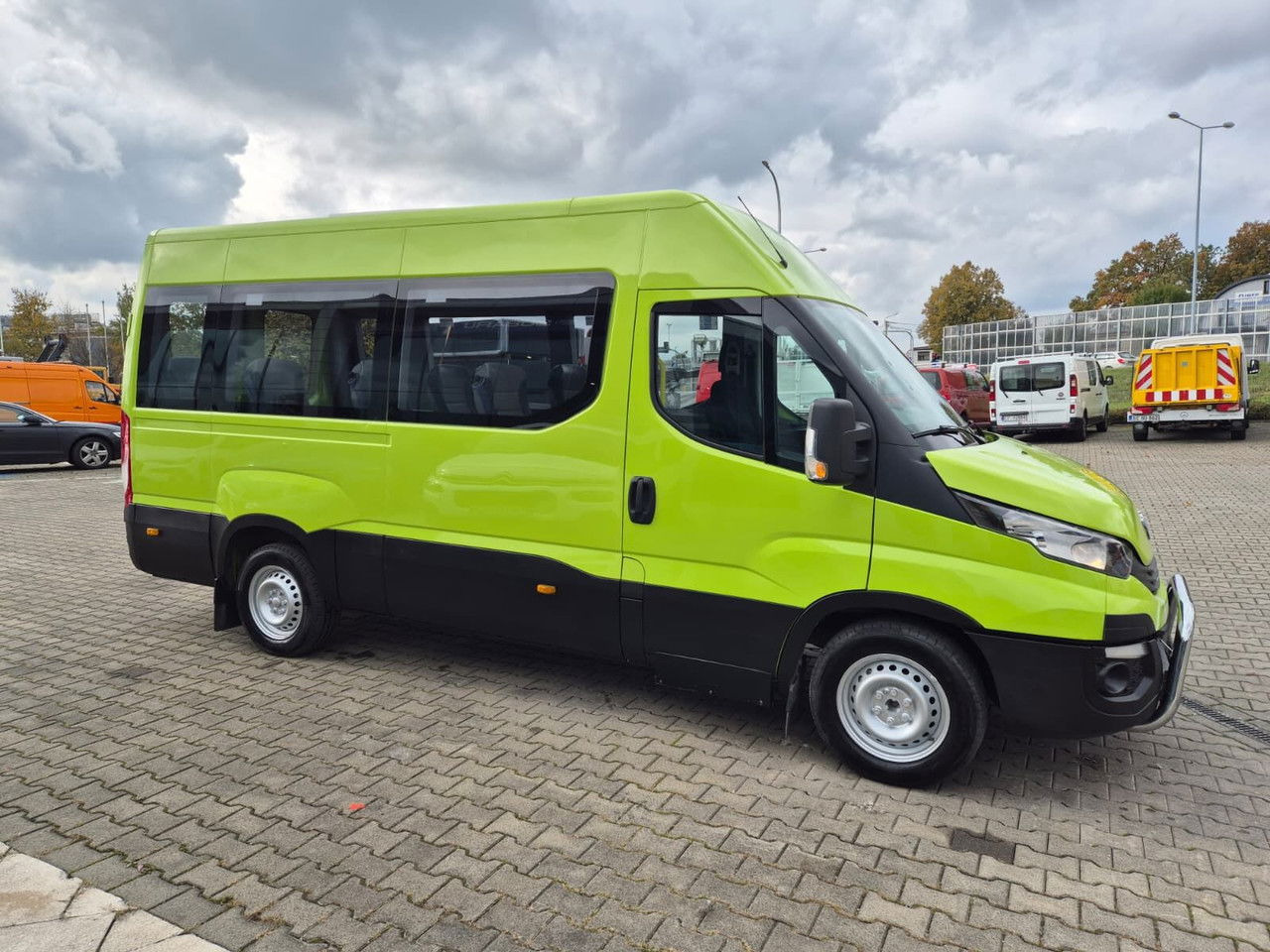 Iveco Daily 35S12 Hi-Matic - Minibus, Passenger van: picture 5 Iveco Daily 35S12 Hi-Matic - Minibus, Passenger van: picture 5