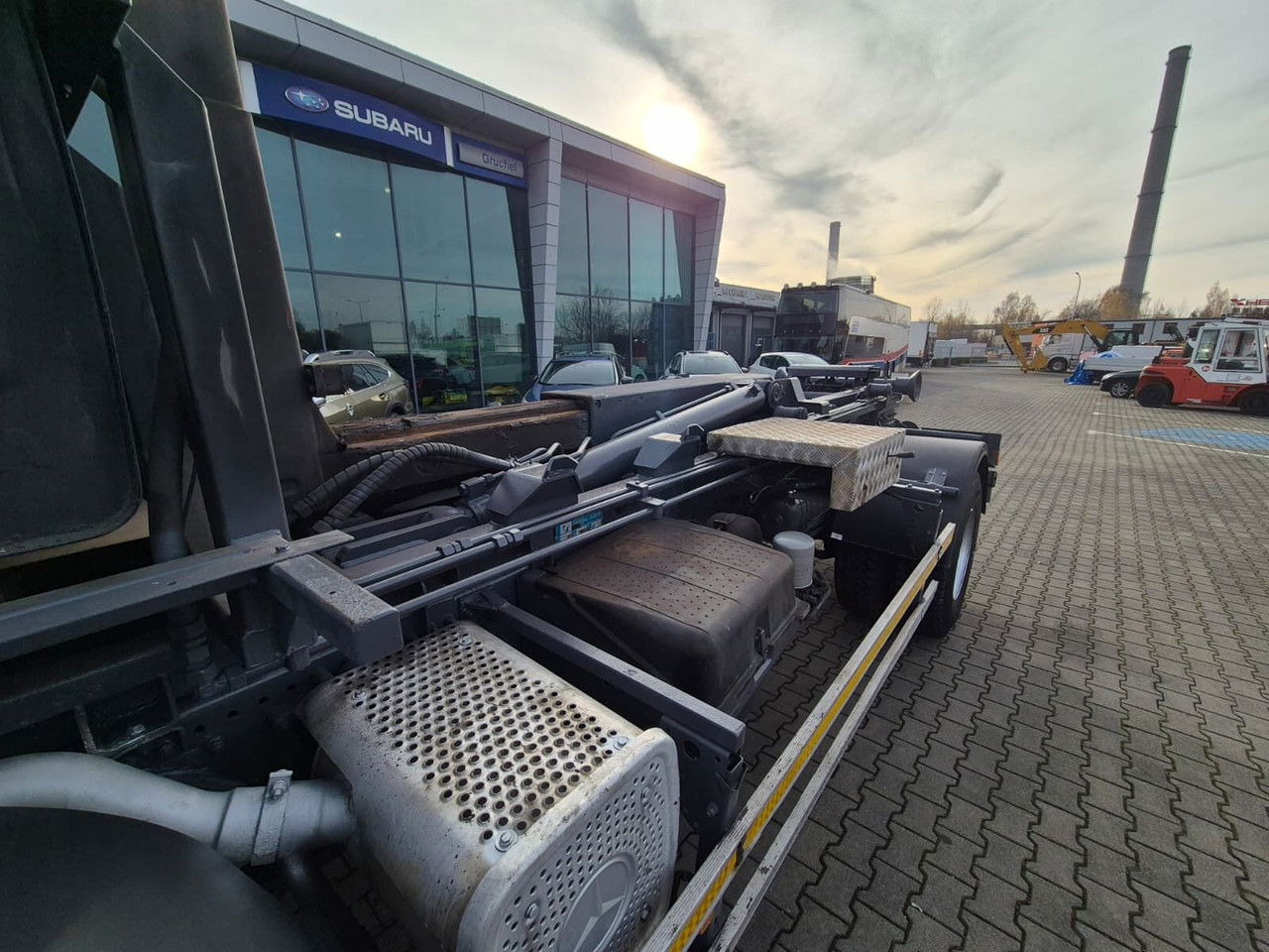 Hook lift truck MERCEDES-BENZ Axor 1833 4X4 / Serviced / Schmidt Plow: picture 15 Hook lift truck MERCEDES-BENZ Axor 1833 4X4 / Serviced / Schmidt Plow: picture 15