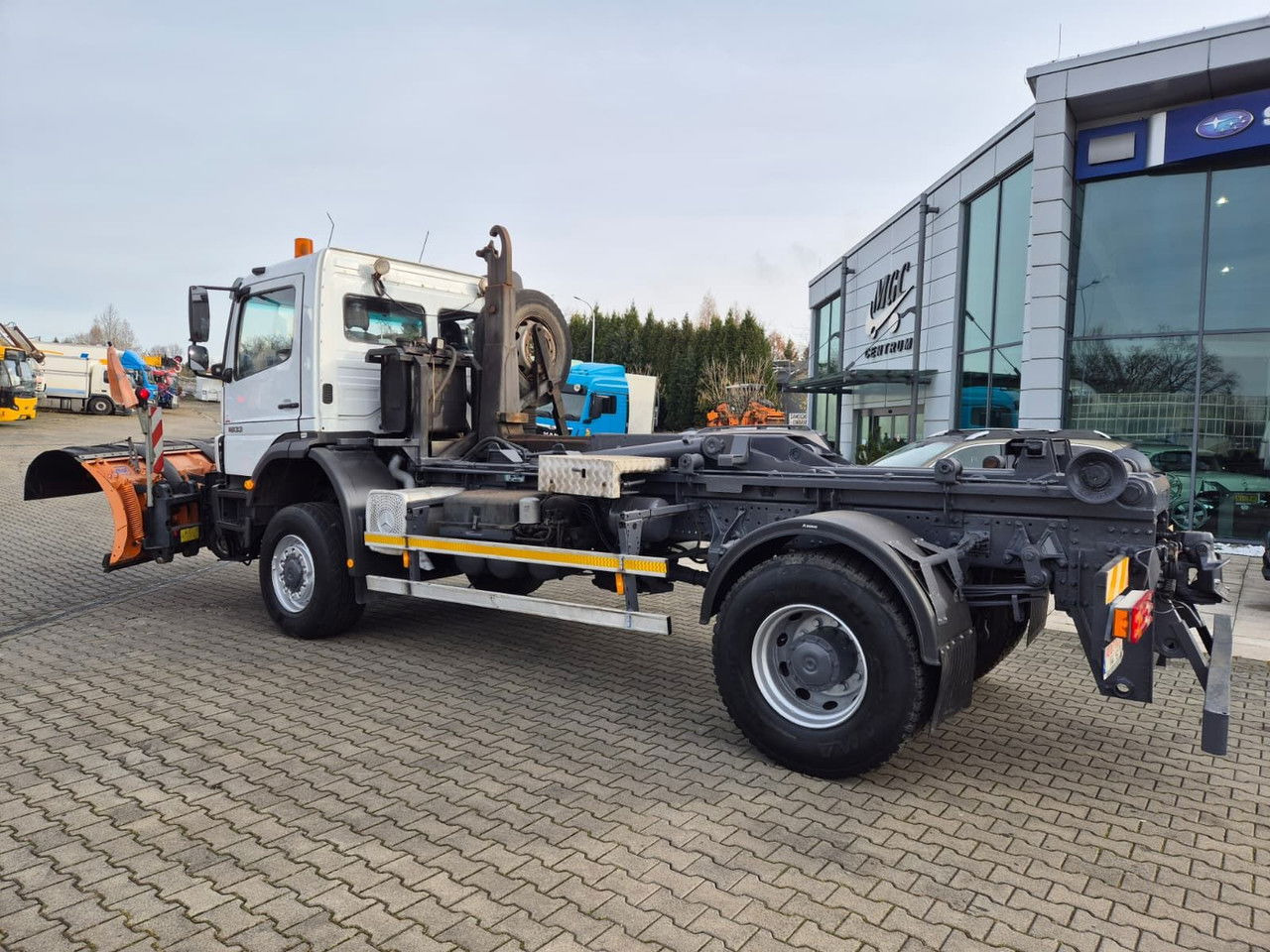 Hook lift truck MERCEDES-BENZ Axor 1833 4X4 / Serviced / Schmidt Plow: picture 11 Hook lift truck MERCEDES-BENZ Axor 1833 4X4 / Serviced / Schmidt Plow: picture 11