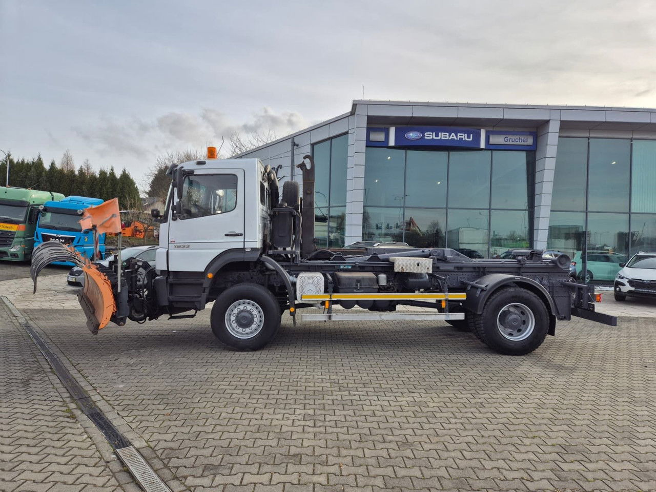 Hook lift truck MERCEDES-BENZ Axor 1833 4X4 / Serviced / Schmidt Plow: picture 12 Hook lift truck MERCEDES-BENZ Axor 1833 4X4 / Serviced / Schmidt Plow: picture 12