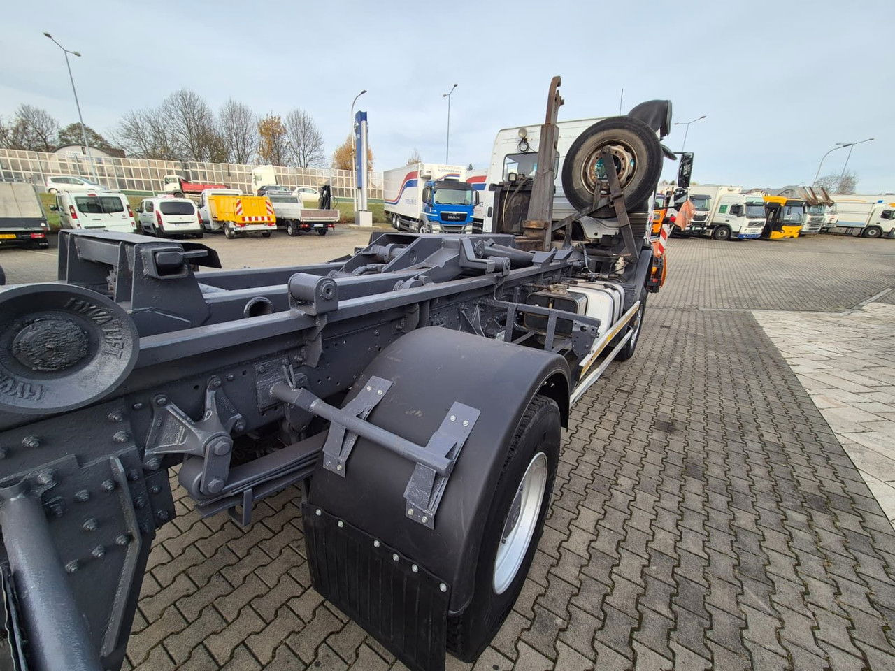 Hook lift truck MERCEDES-BENZ Axor 1833 4X4 / Serviced / Schmidt Plow: picture 19 Hook lift truck MERCEDES-BENZ Axor 1833 4X4 / Serviced / Schmidt Plow: picture 19