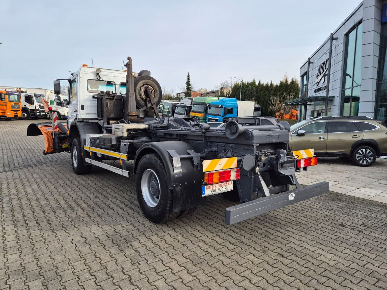 Hook lift truck MERCEDES-BENZ Axor 1833 4X4 / Serviced / Schmidt Plow: picture 10 Hook lift truck MERCEDES-BENZ Axor 1833 4X4 / Serviced / Schmidt Plow: picture 10