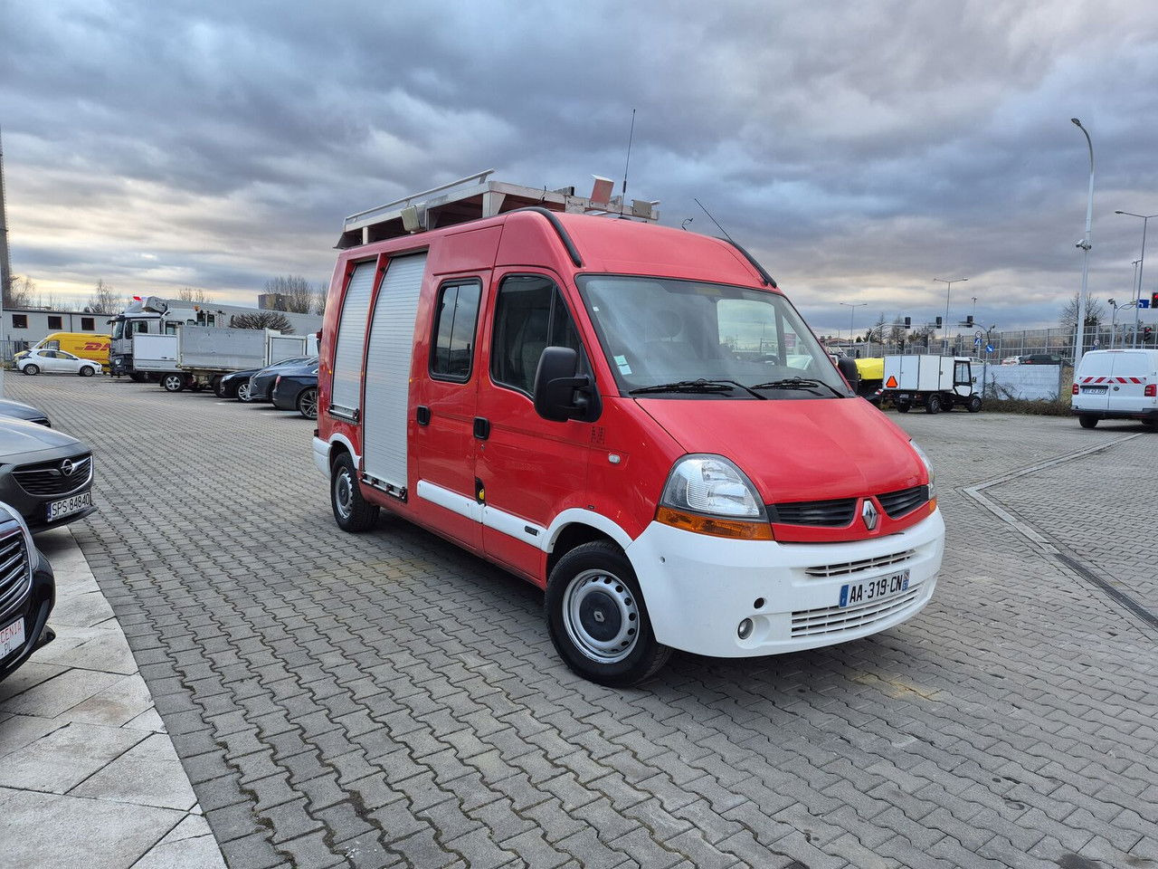 Renault Master 2.5 DCi / Like NEW LOW KM / 4 Seats - Other machinery: picture 1 Renault Master 2.5 DCi / Like NEW LOW KM / 4 Seats - Other machinery: picture 1