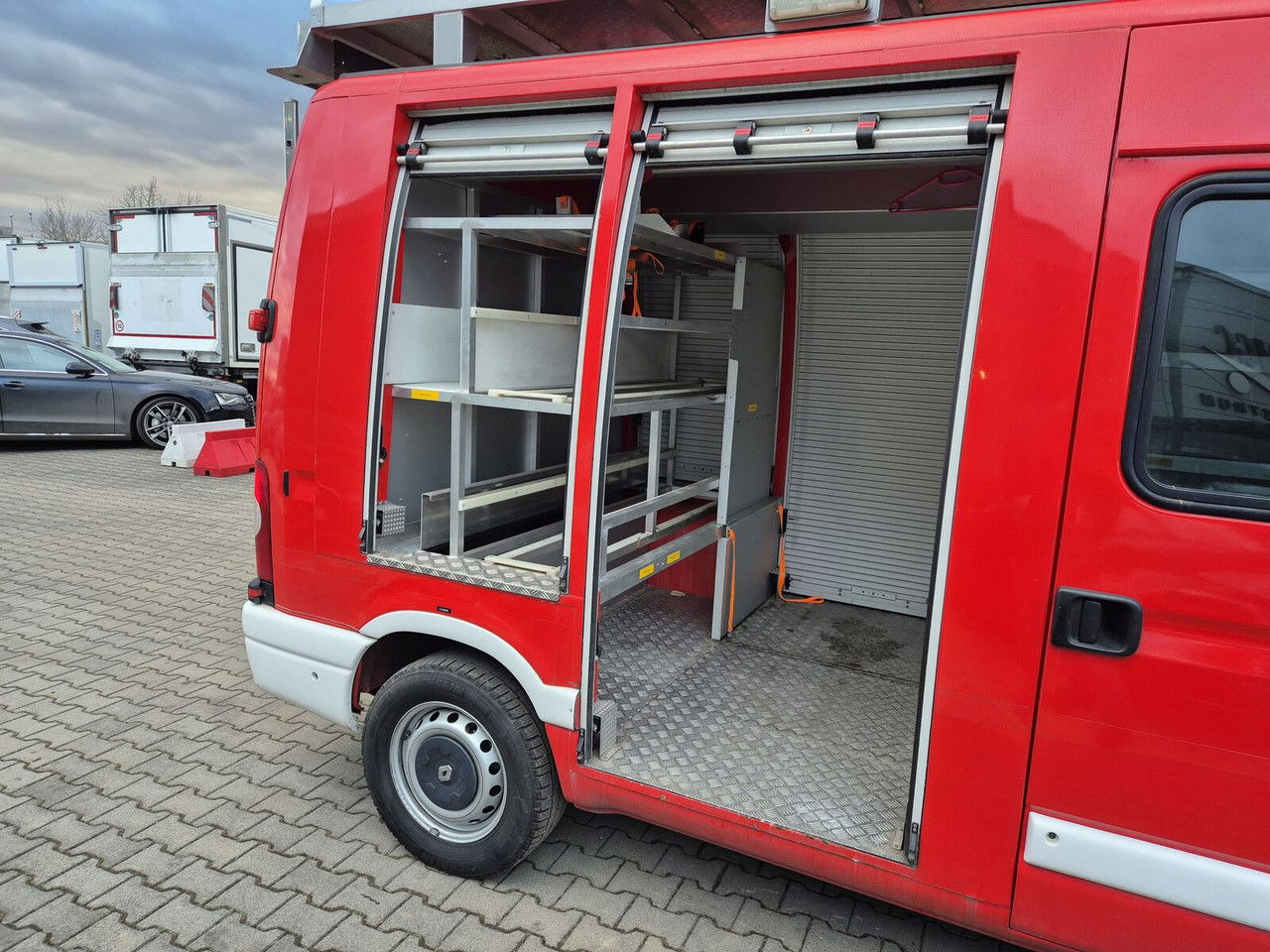 Fire truck RENAULT Master 2.5 DCi / Like NEW LOW KM / 4 Seats: picture 20