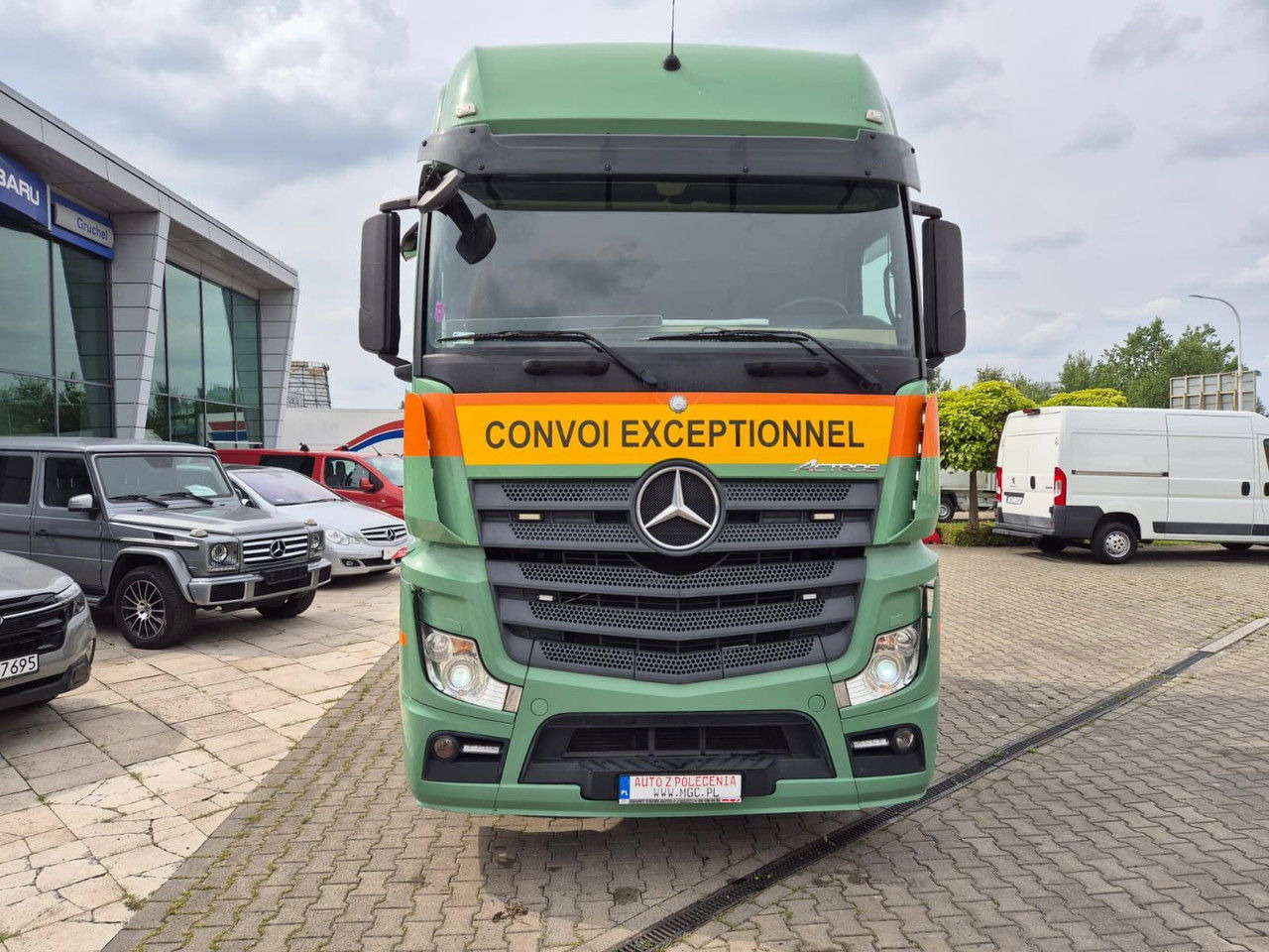 Mercedes-Benz Actros 4163 8X4 / 1 Owner / LOW KM / Super Condition - Tractor unit: picture 4 Mercedes-Benz Actros 4163 8X4 / 1 Owner / LOW KM / Super Condition - Tractor unit: picture 4