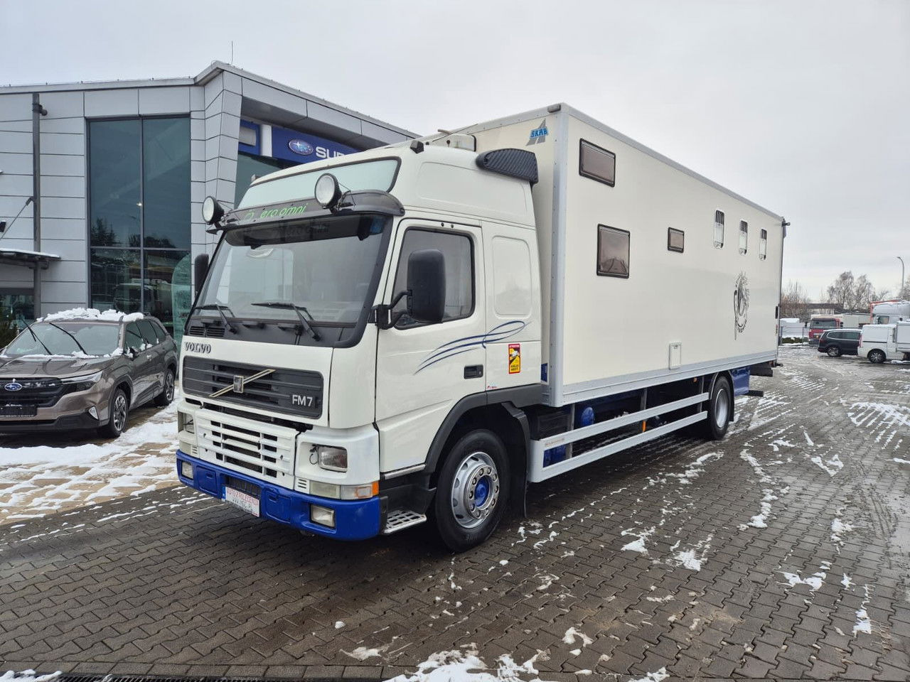 VOLVO FM 7 5 Horses / 3 People Live Cabin / 1 Owner / Serviced - Horse truck: picture 1 VOLVO FM 7 5 Horses / 3 People Live Cabin / 1 Owner / Serviced - Horse truck: picture 1