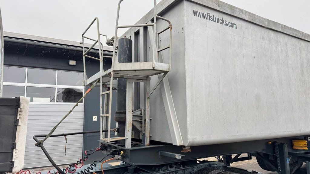 Carnehl 3-Axle Tipper Trailer - 50m3 - Tipper semi-trailer: picture 3 Carnehl 3-Axle Tipper Trailer - 50m3 - Tipper semi-trailer: picture 3