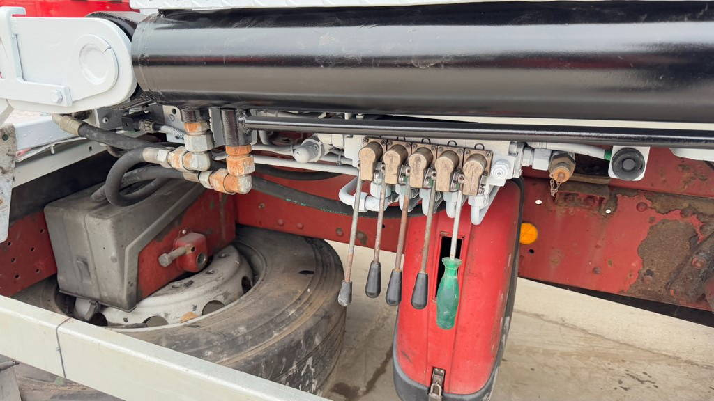 Container transporter/ Swap body truck Iveco Eurocargo ML180 E28 4x2 Epsilon 110 - absetz tipper: picture 13