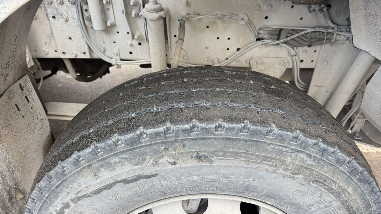 Concrete mixer truck Iveco Trakker AD340TB45 8x4 mixer 10m3: picture 12 Concrete mixer truck Iveco Trakker AD340TB45 8x4 mixer 10m3: picture 12