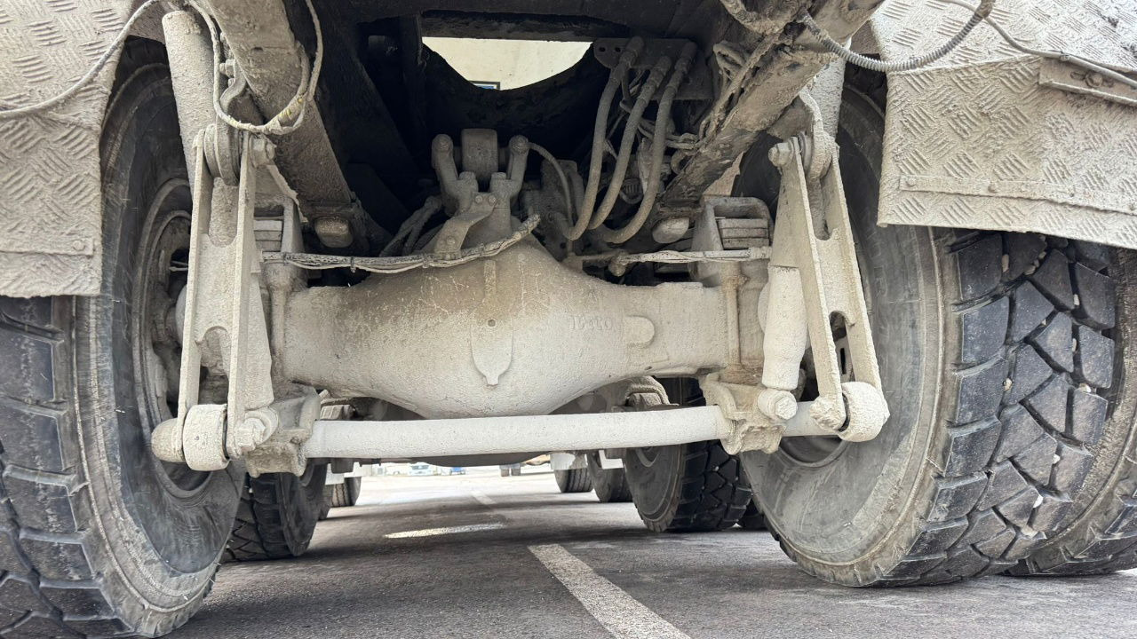 Concrete mixer truck Iveco Trakker AD340TB45 8x4 mixer 10m3: picture 18 Concrete mixer truck Iveco Trakker AD340TB45 8x4 mixer 10m3: picture 18