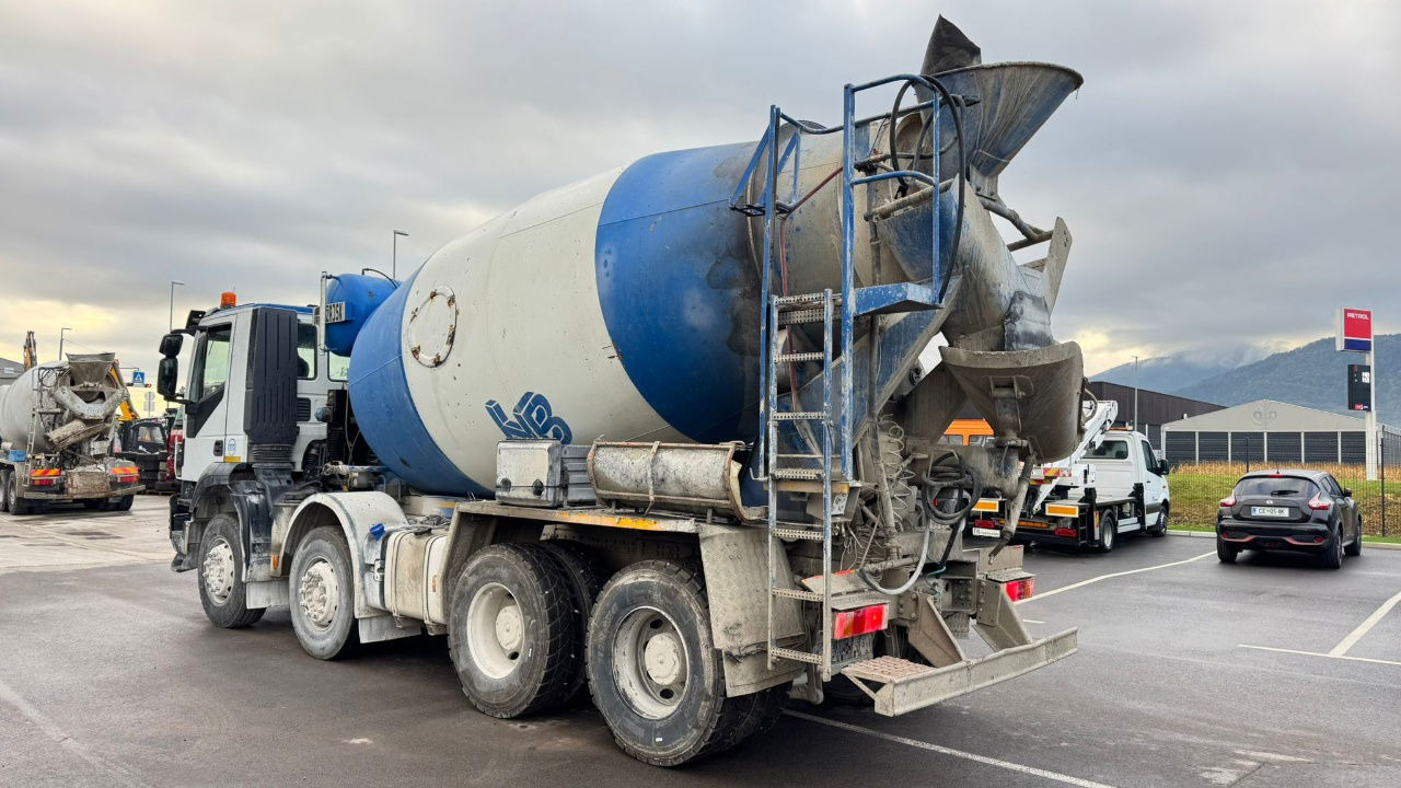 Concrete mixer truck Iveco Trakker AD340TB45 8x4 mixer 10m3: picture 7 Concrete mixer truck Iveco Trakker AD340TB45 8x4 mixer 10m3: picture 7