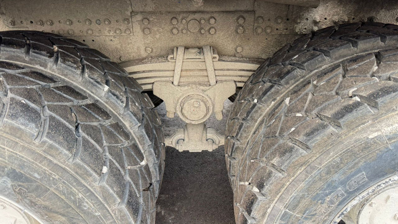 Concrete mixer truck Iveco Trakker AD340TB45 8x4 mixer 10m3: picture 17 Concrete mixer truck Iveco Trakker AD340TB45 8x4 mixer 10m3: picture 17