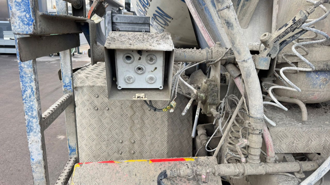 Concrete mixer truck Iveco Trakker AD340TB45 8x4 mixer 10m3: picture 11 Concrete mixer truck Iveco Trakker AD340TB45 8x4 mixer 10m3: picture 11