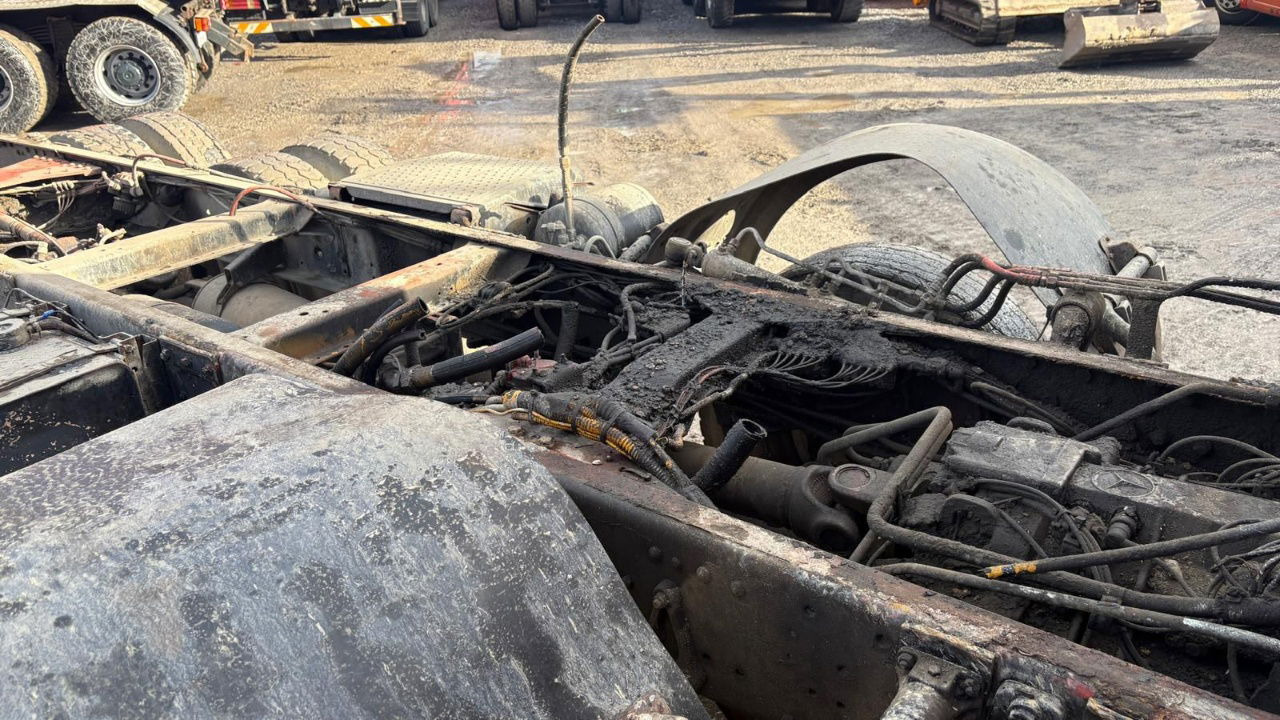 Cab chassis truck Mercedes-Benz SK 3229 8x4 chassis - complete spring V8: picture 9