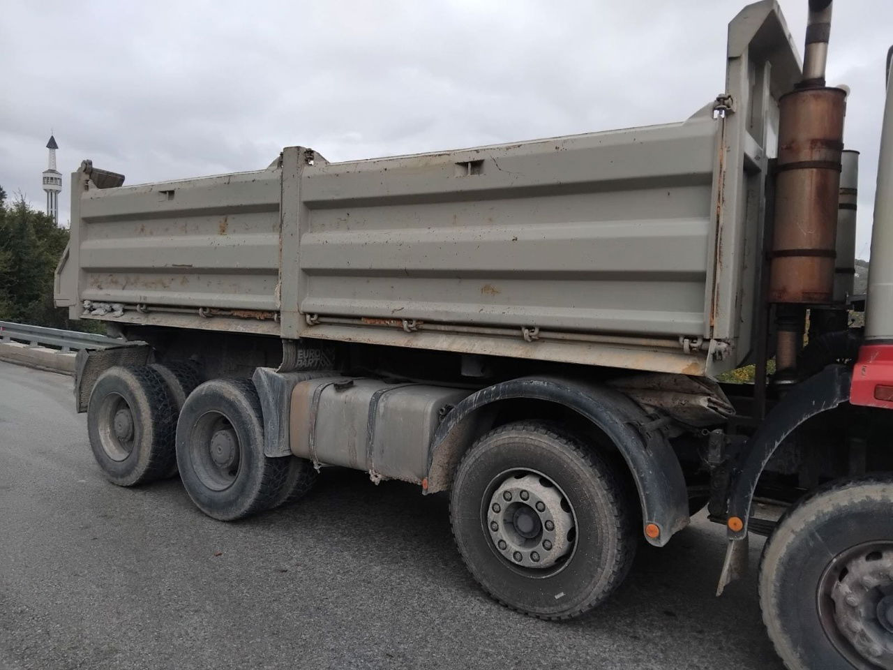 Mercedes-Benz SK 3235 8X4 tipper - V8 - Spring - Tipper: picture 5 Mercedes-Benz SK 3235 8X4 tipper - V8 - Spring - Tipper: picture 5