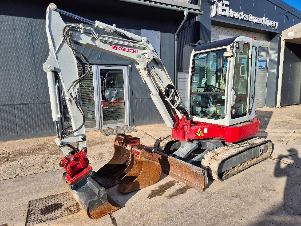 Takeuchi TB138FR - Powertilt - 3X Buckets - 2015 Year - Mini excavator: picture 1 Takeuchi TB138FR - Powertilt - 3X Buckets - 2015 Year - Mini excavator: picture 1