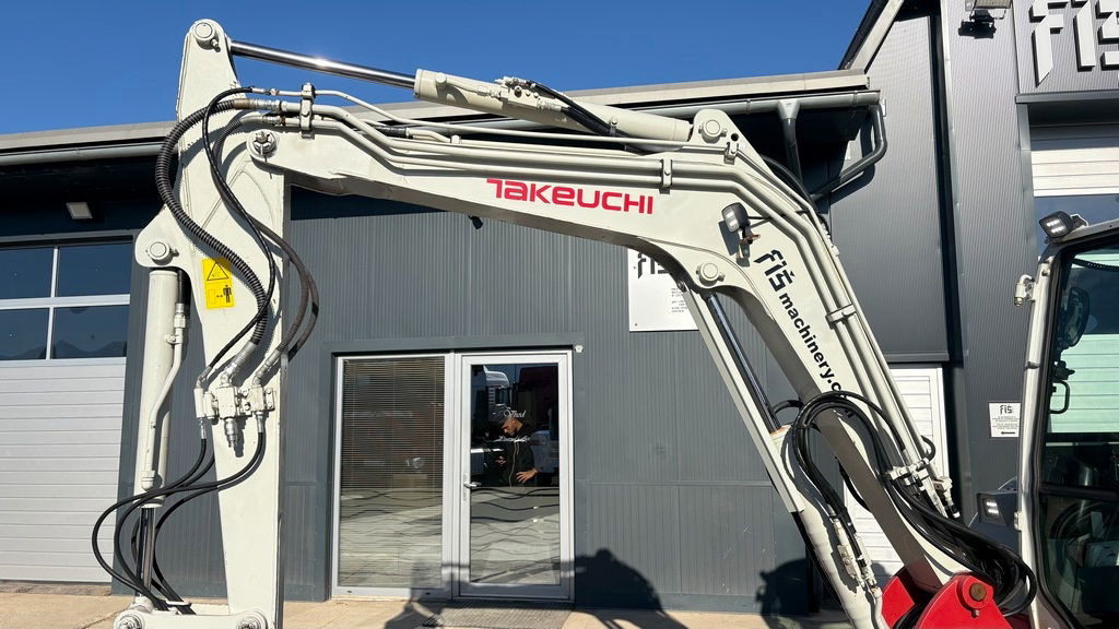 Takeuchi TB250-2 - 2021 Year - 1825 Hours - Powertilt -3X Buckets - Mini excavator: picture 4 Takeuchi TB250-2 - 2021 Year - 1825 Hours - Powertilt -3X Buckets - Mini excavator: picture 4