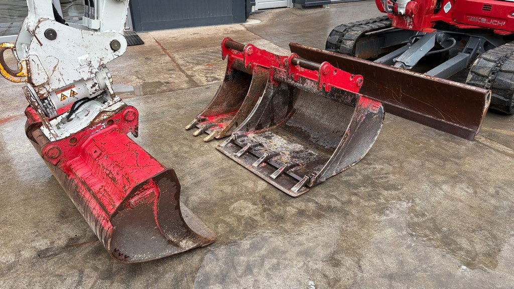 Takeuchi TB370 - Powertilt - 3X Buckets - 2021 Year - 3025 Working Hours - Mini excavator: picture 2 Takeuchi TB370 - Powertilt - 3X Buckets - 2021 Year - 3025 Working Hours - Mini excavator: picture 2