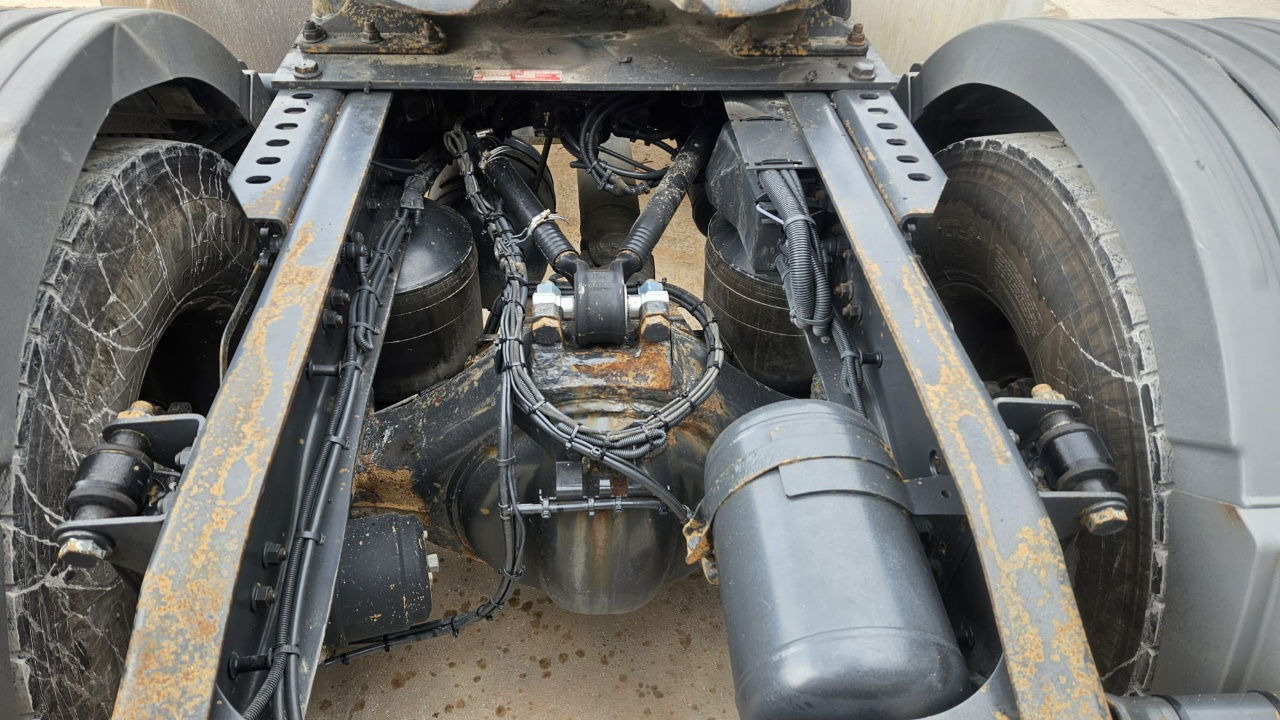 Tractor unit Mercedes-Benz Actros 1841 LS - tipper hydraulics - retarder: picture 9