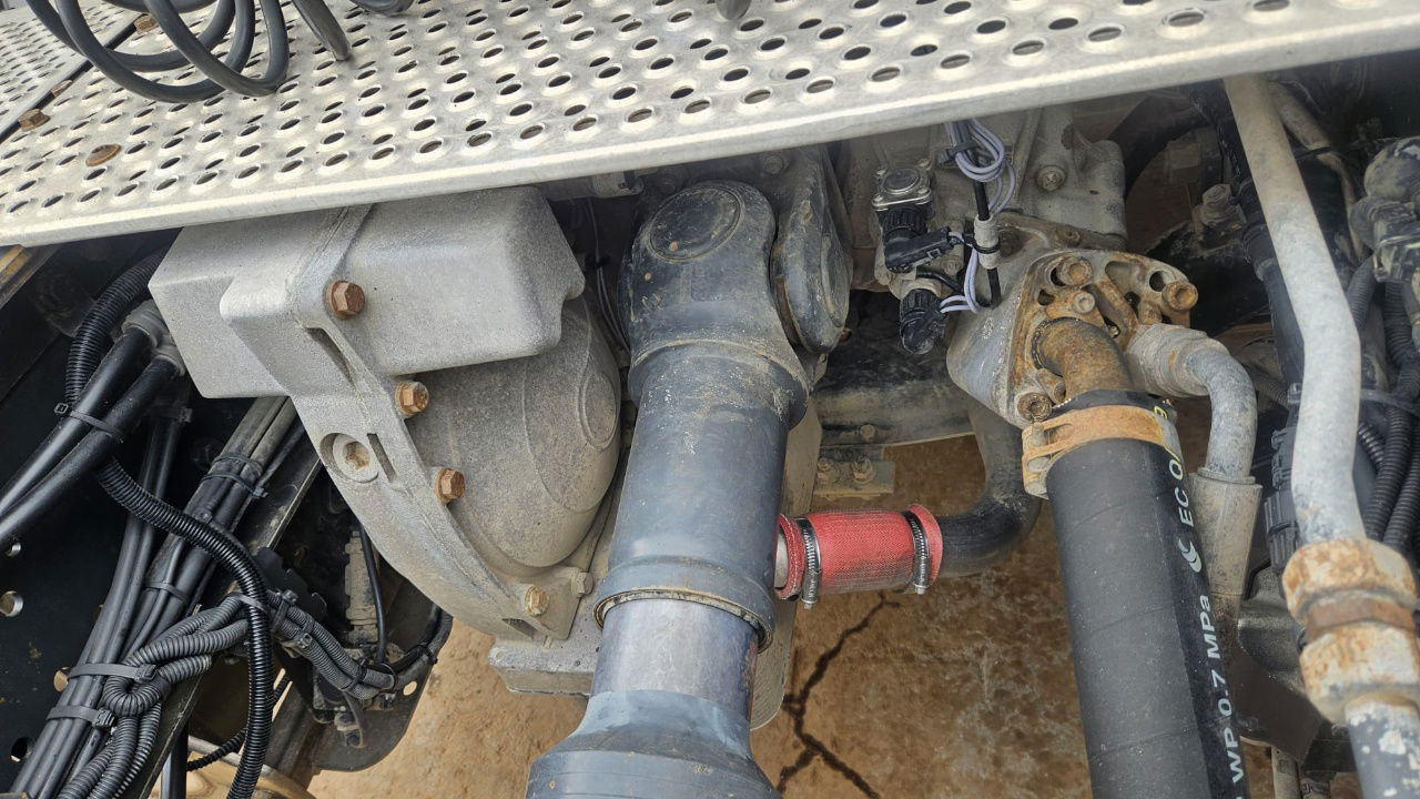 Tractor unit Mercedes-Benz Actros 1841 LS - tipper hydraulics - retarder: picture 10