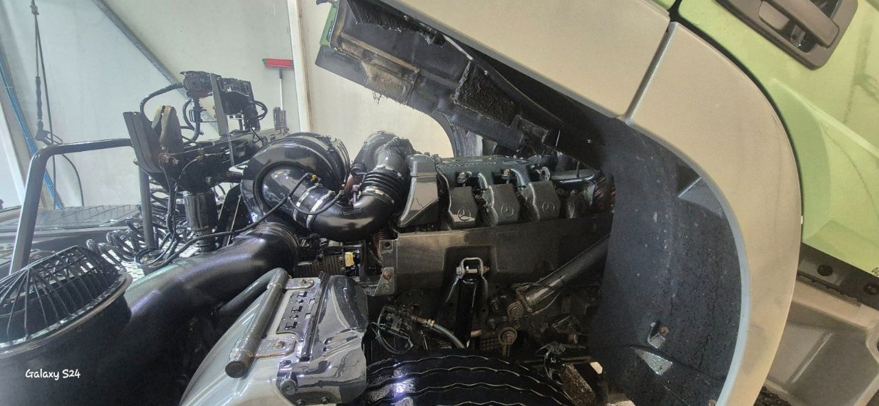 Tractor unit Mercedes-Benz Actros 1841 LS - tipper hydraulics - retarder: picture 16