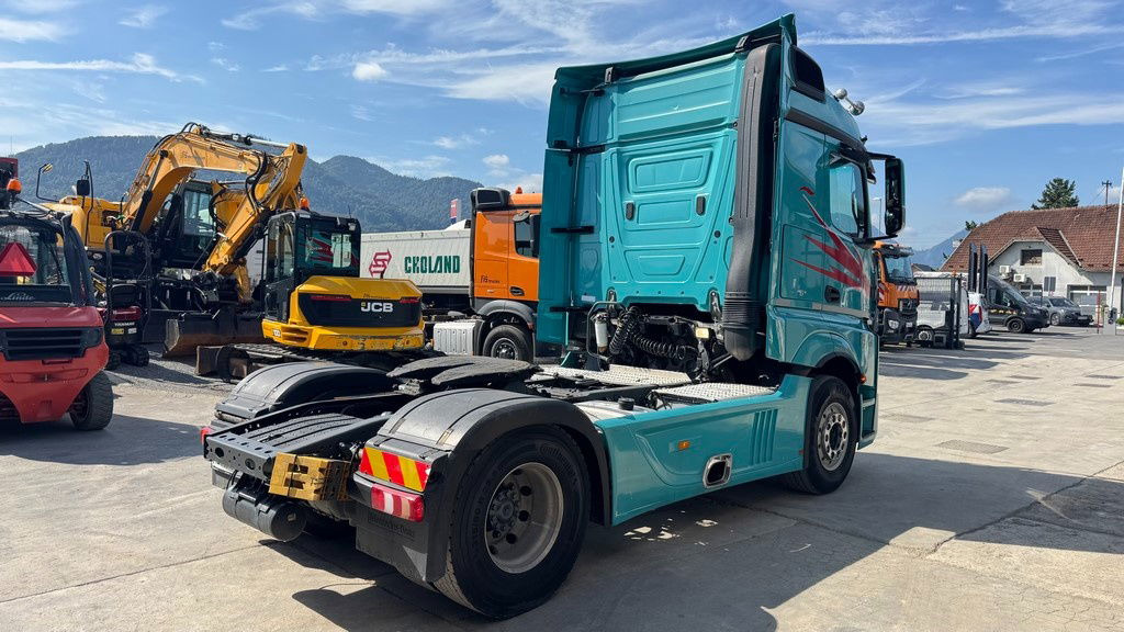 Mercedes-Benz Actros 1853 LS 4x2 tractor unit - retarder - tipp. hydraulics - Tractor unit: picture 5 Mercedes-Benz Actros 1853 LS 4x2 tractor unit - retarder - tipp. hydraulics - Tractor unit: picture 5
