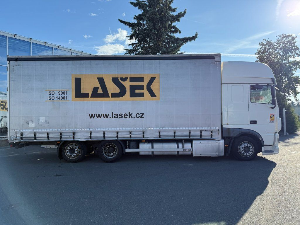 DAF XF440 EURO 6 6x2 - Curtainsider truck: picture 3 DAF XF440 EURO 6 6x2 - Curtainsider truck: picture 3