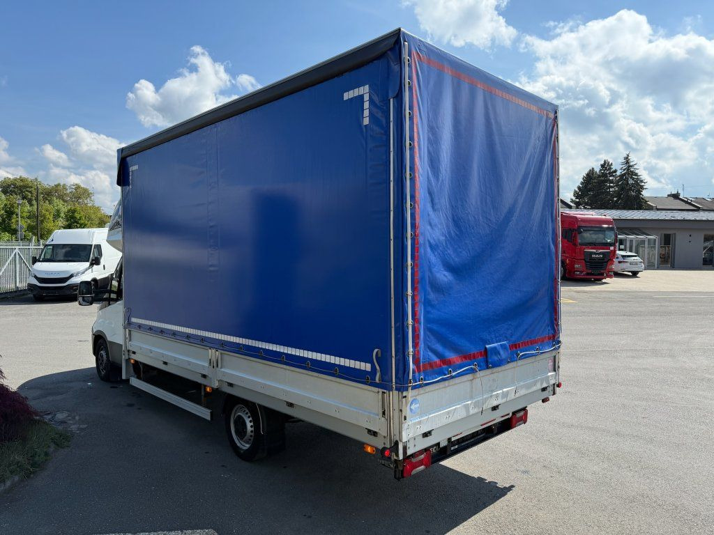 Iveco 35S18 Daily - Curtain side van: picture 5 Iveco 35S18 Daily - Curtain side van: picture 5