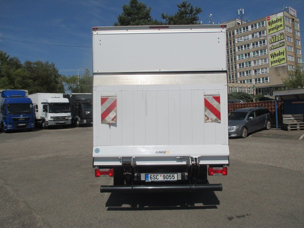 Iveco Daily 35C16 - Box van: picture 5 Iveco Daily 35C16 - Box van: picture 5