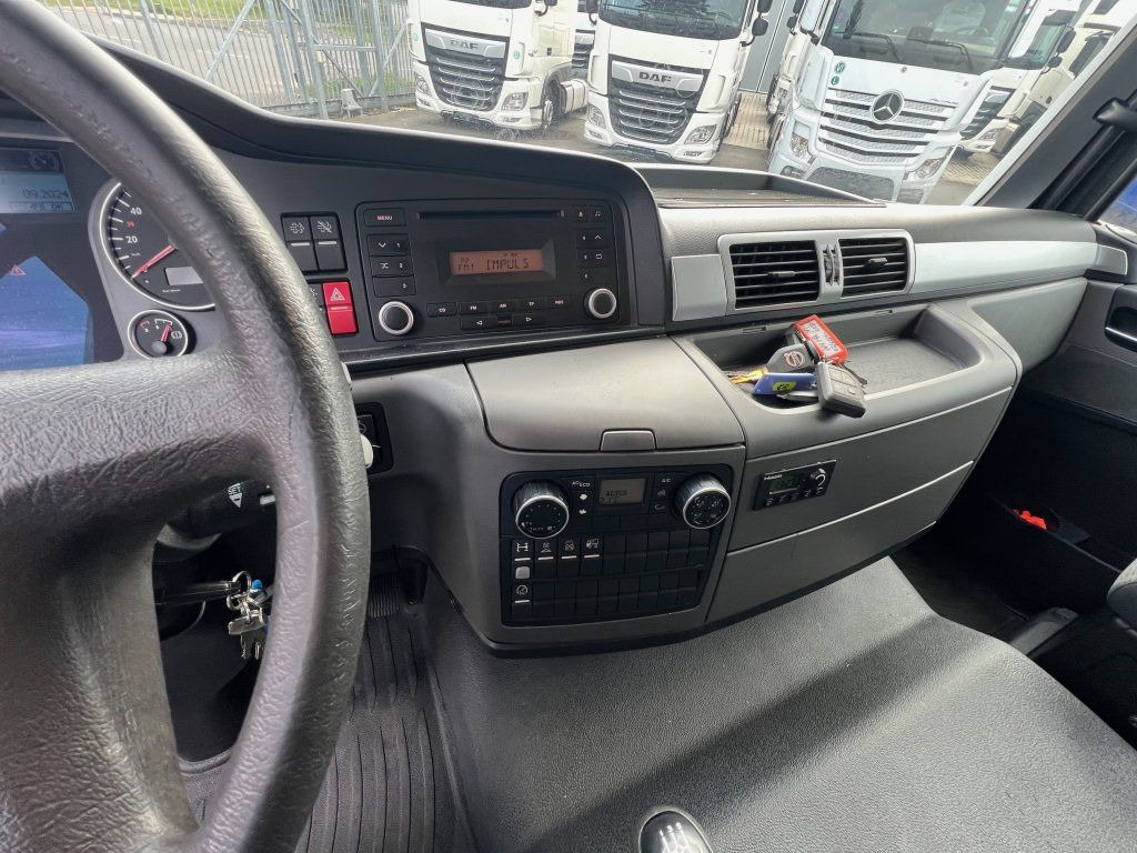 Refrigerator truck MAN TGL12.220 EURO 6 Carrier Xarios 600: picture 19