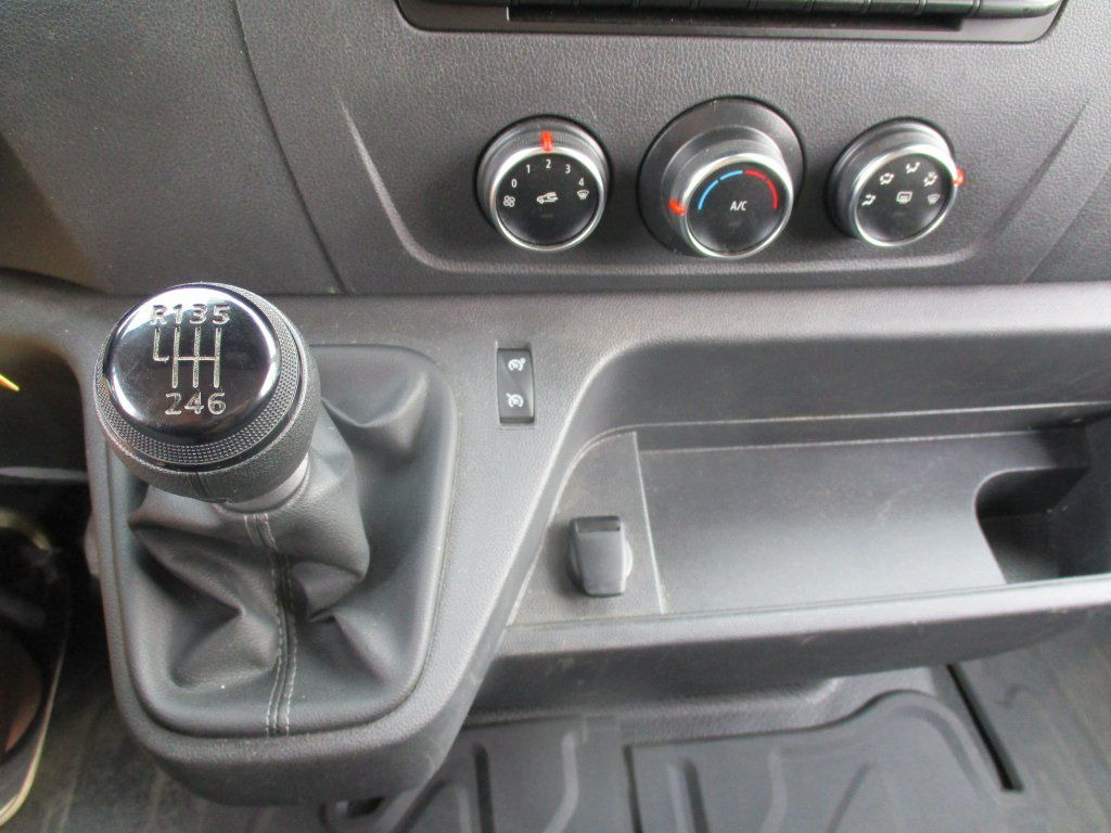Panel van Renault Master 2.3dci L3H3: picture 18