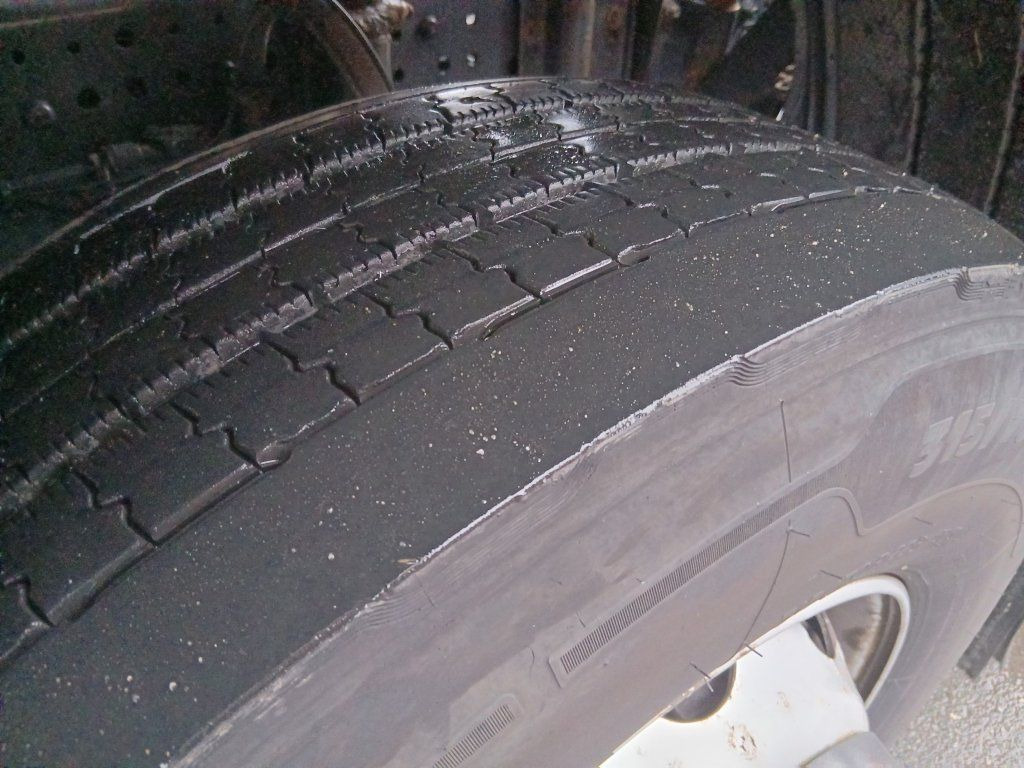 Tractor unit Iveco 480 Hi-Way EURO 6: picture 13