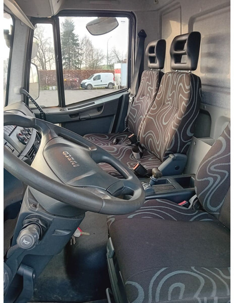 Box truck Iveco: picture 6