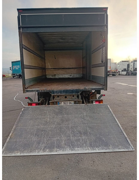 Box truck Iveco: picture 10