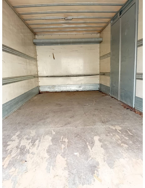 Box truck Iveco: picture 9