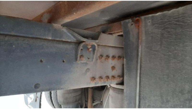 Curtainsider truck Volvo FL 240: picture 10