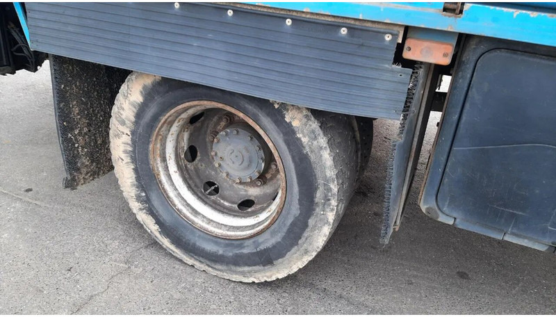 Curtainsider truck Volvo FL 240: picture 8