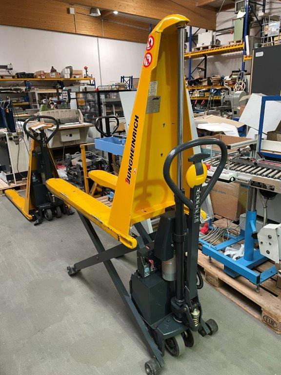 5 (five) scissor pallet truck with electric drive and quick lift pump Jungheinrich model TMX-E 10 - Pallet truck: picture 1 5 (five) scissor pallet truck with electric drive and quick lift pump Jungheinrich model TMX-E 10 - Pallet truck: picture 1