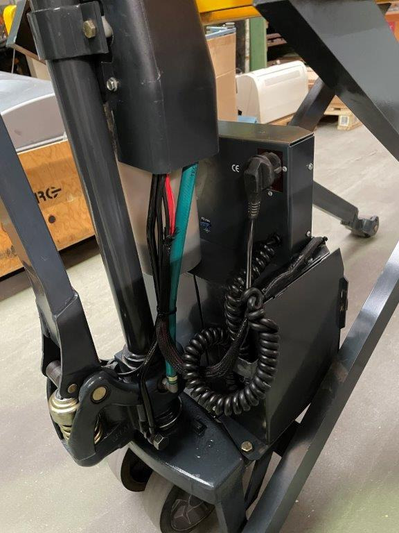 5 (five) scissor pallet truck with electric drive and quick lift pump Jungheinrich model TMX-E 10 - Pallet truck: picture 5 5 (five) scissor pallet truck with electric drive and quick lift pump Jungheinrich model TMX-E 10 - Pallet truck: picture 5
