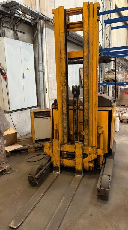 - Reach truck: picture 1 - Reach truck: picture 1