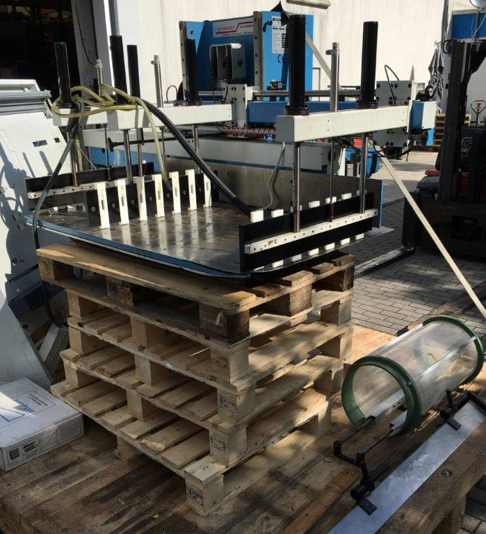 Schneider Enginneering Stacker (Transomat) Model 1058 - Paper cutting machine: picture 1 Schneider Enginneering Stacker (Transomat) Model 1058 - Paper cutting machine: picture 1