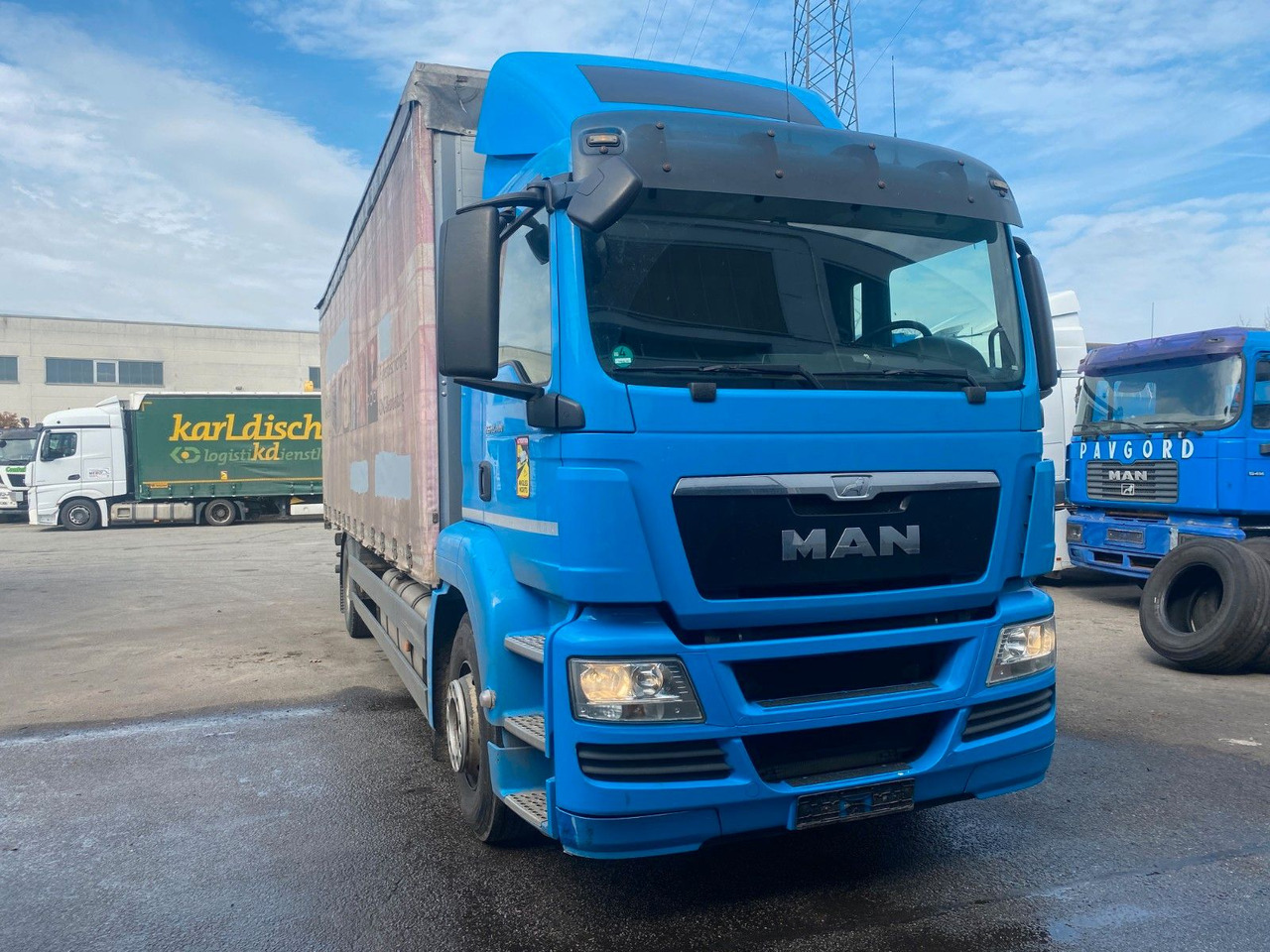 MAN 18.400 8m Lang/10t Nutzlast/2 Stück MAN 18.400 kein 18.440 2 x - Curtainsider truck: picture 1 MAN 18.400 8m Lang/10t Nutzlast/2 Stück MAN 18.400 kein 18.440 2 x - Curtainsider truck: picture 1