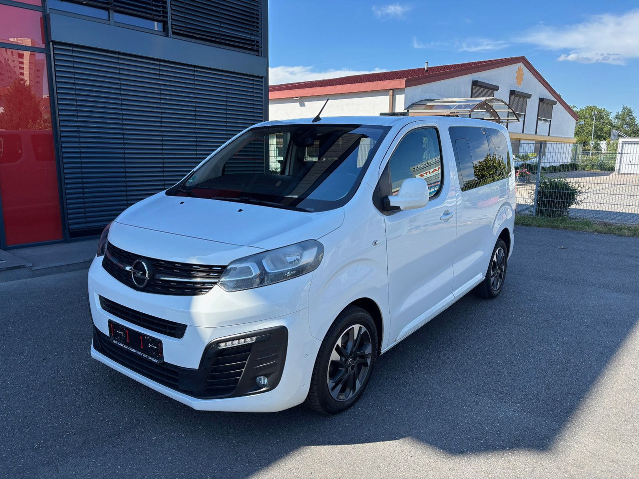 Opel Zafira Life Edition S - Passenger van: picture 1 Opel Zafira Life Edition S - Passenger van: picture 1