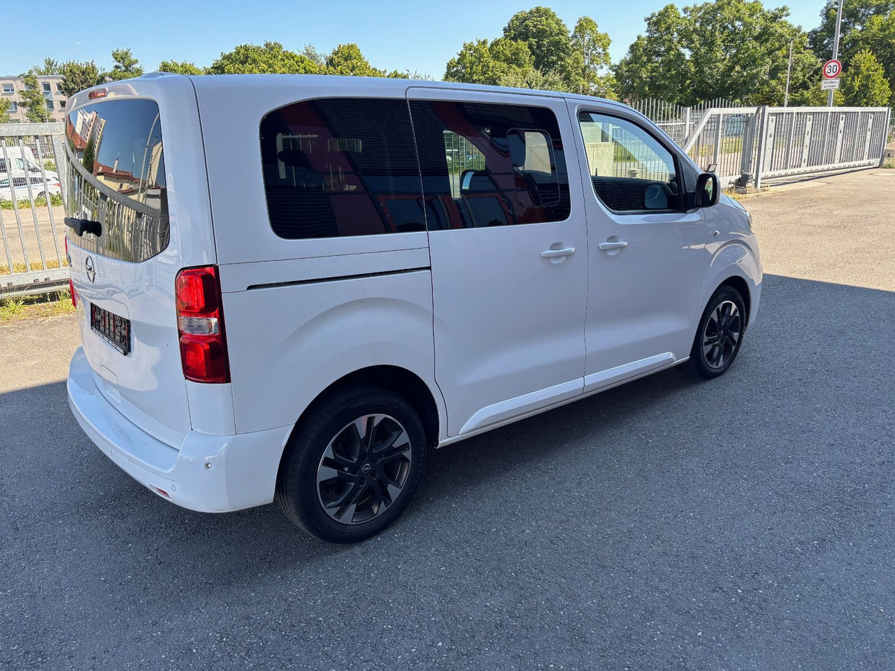 Opel Zafira Life Edition S - Passenger van: picture 5 Opel Zafira Life Edition S - Passenger van: picture 5