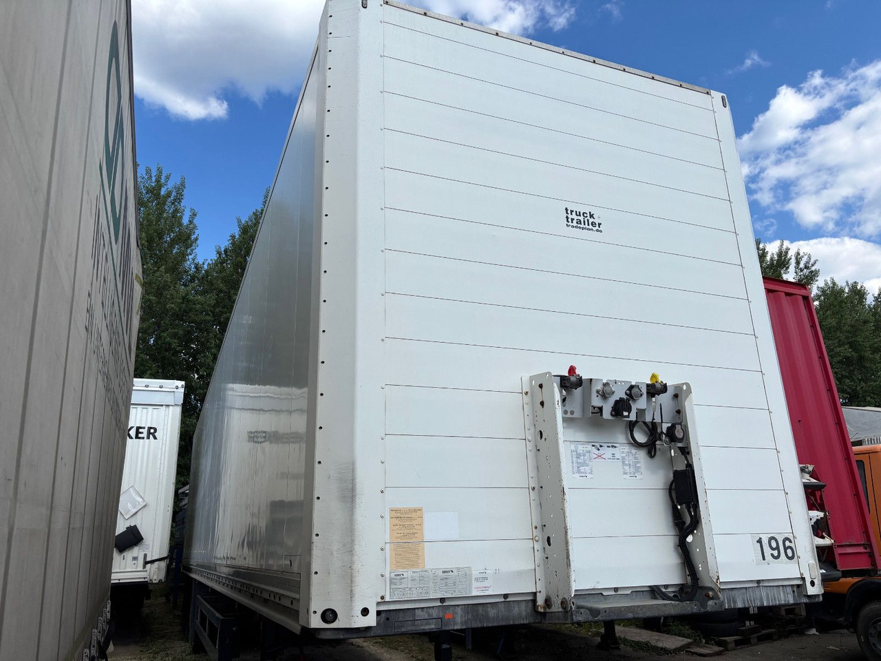 Schmitz Cargobull SKO18/L-13 Luft/Scheibenbremse - Closed box semi-trailer: picture 2 Schmitz Cargobull SKO18/L-13 Luft/Scheibenbremse - Closed box semi-trailer: picture 2