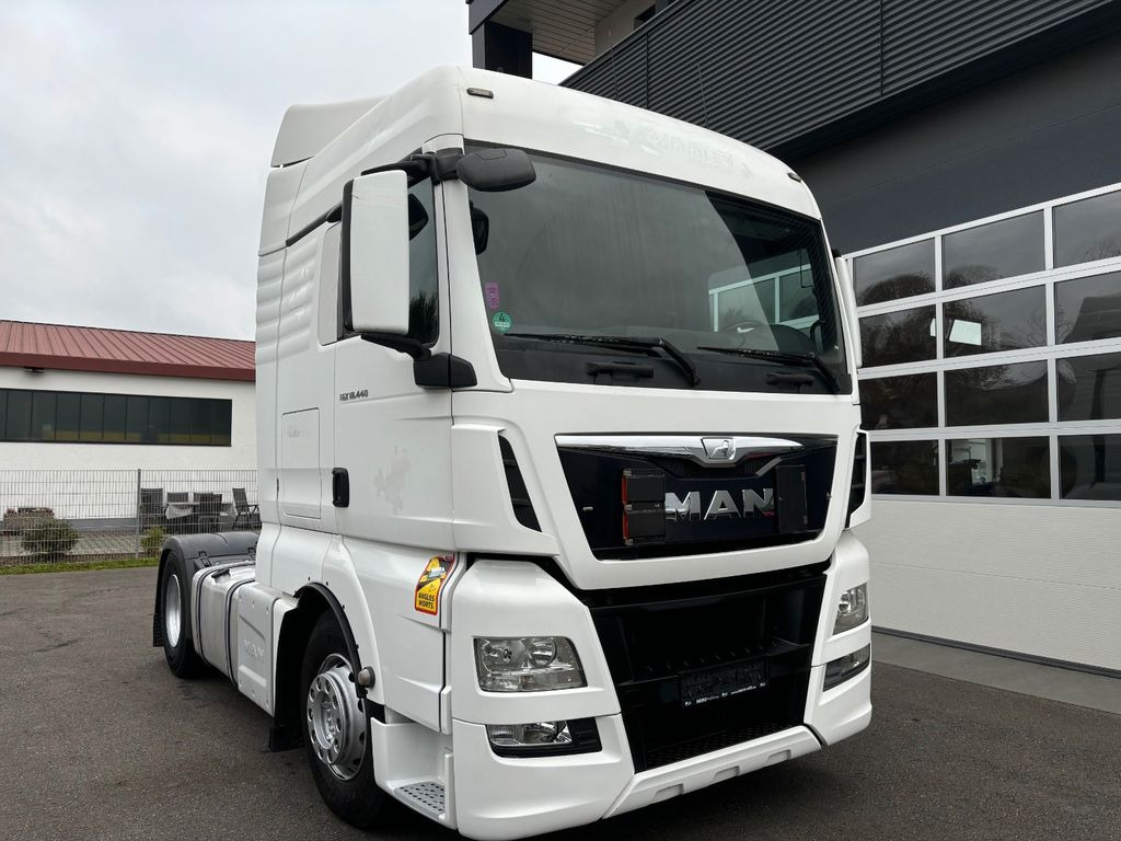 MAN TGX 18.440 480 Retarder/NAVI/2 Tanks/Standheiz MAN TGX 18.440 480 Retarder/NAVI/2 Tanks/Standheiz - Tractor unit: picture 5 MAN TGX 18.440 480 Retarder/NAVI/2 Tanks/Standheiz MAN TGX 18.440 480 Retarder/NAVI/2 Tanks/Standheiz - Tractor unit: picture 5